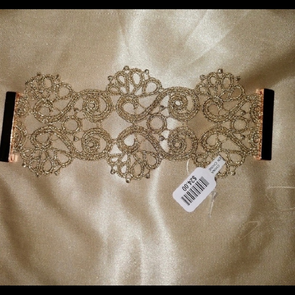 Gold lace thick bracelet